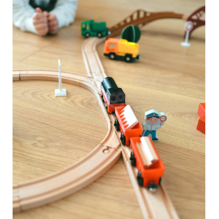 WOOPIE Electric Locomotive Train Magnet Cars