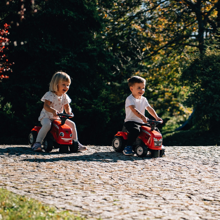 FALK Traktorek Baby Massey Ferguson Czerwony z Przyczepką + akc. Od 12 Miesięcy