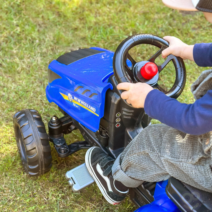 FALK New Holland Pedal Tractor with Trailer and Opening Bonnet 2-5 years