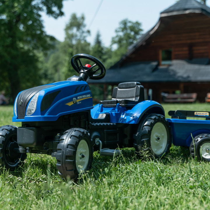 FALK New Holland Pedal Tractor with Trailer and Opening Bonnet 2-5 years