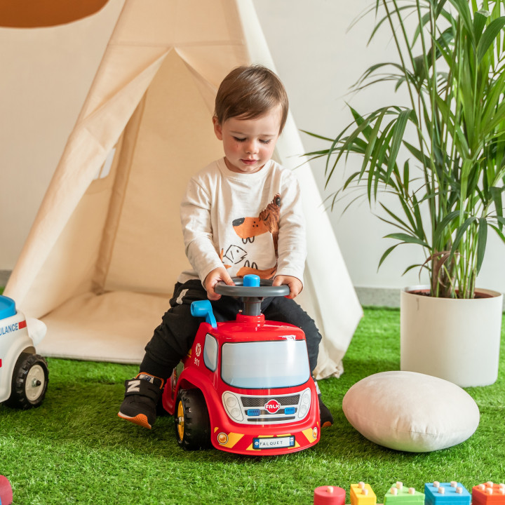 FALK Ride-on Fire Truck with Horn from 1 year