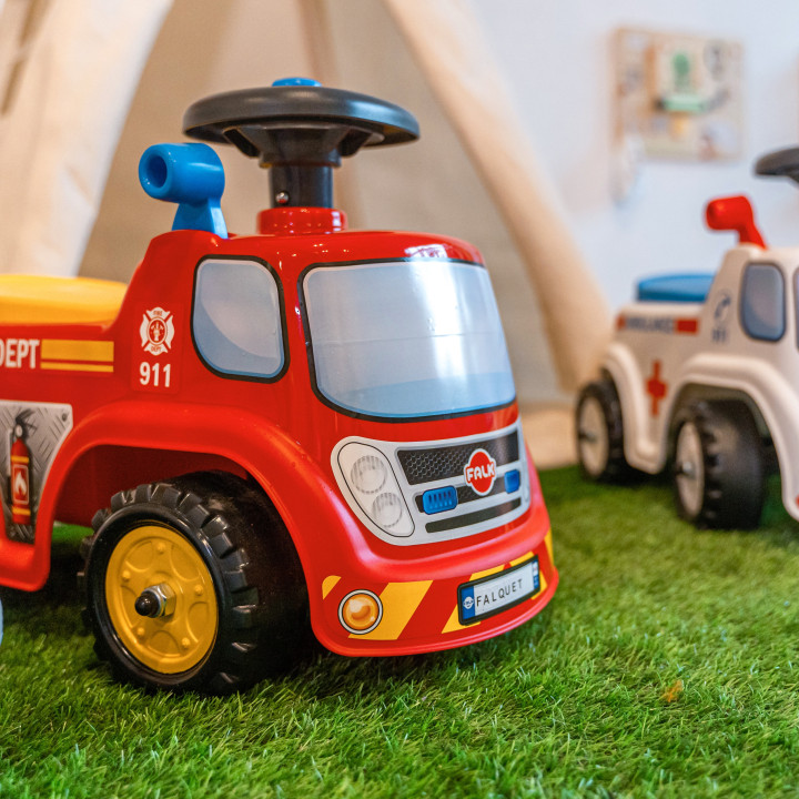 FALK Ride-on Fire Truck with Horn from 1 year