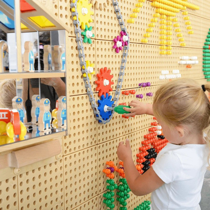 MASTERKIDZ Gears and Chain Wall Board 79 Pieces. Build your own mechanism.