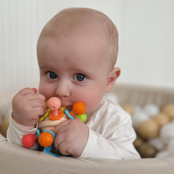 WOOPIE BABY Kolorowa Grzechotka w Kształcie Piłki 0m+