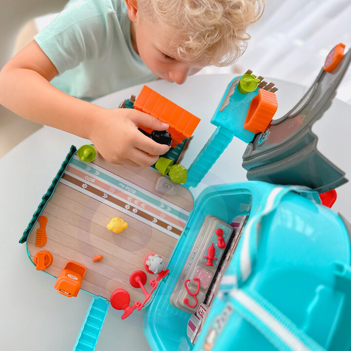 WOOPIE Little Veterinarian Set 3in1 House in a Backpack Dog
