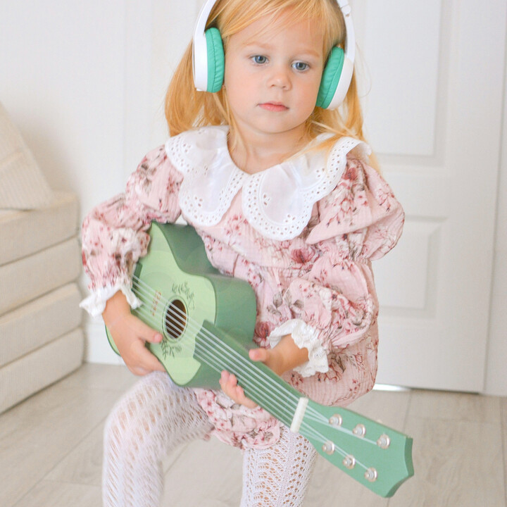 CLASSIC WORLD Wooden Guitar for Children Vintage Musical Instrument 3+
