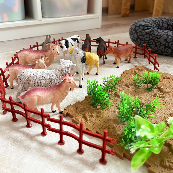 WOOPIE Set of Farm Figures + Chest 57 pcs.