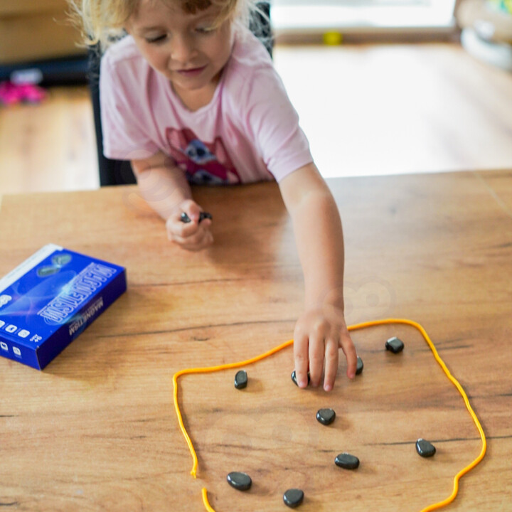 WOOPIE Game Magnetic Stones in a String 20 pcs.
