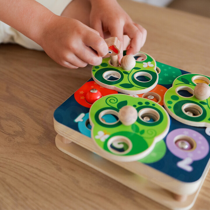 TOOKY TOY 2-in-1 Wooden Arcade Game Pull the Bugs for Kids