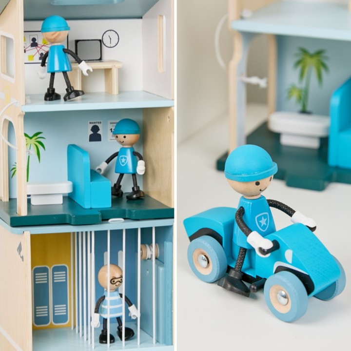CLASSIC WORLD Police Station Wooden Car Helicopter Figures 12pcs.