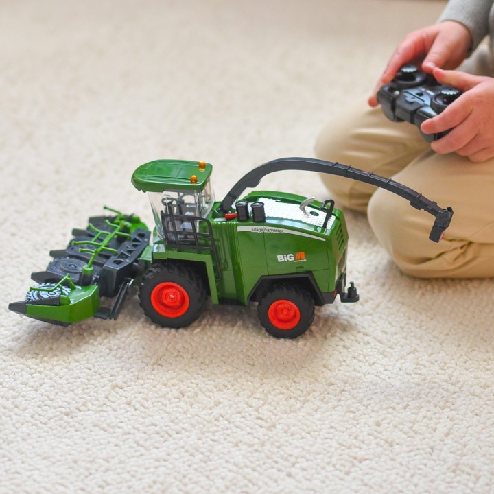 Remote Controlled Combine Harvester 1:24 Woopie - Lights, Sounds, Smoke