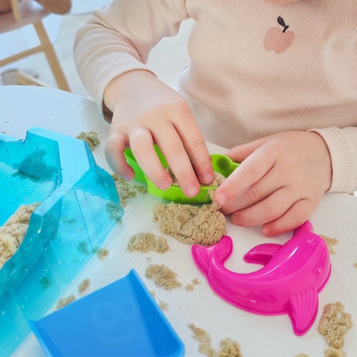 WOOPIE Kinetic Sand 0.5 kg with Table and Molds