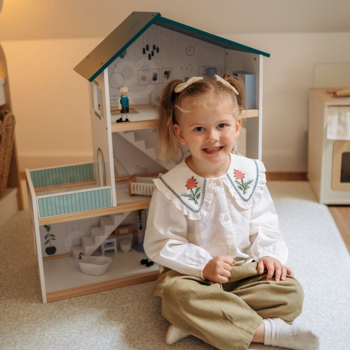 TOOKY TOY Large Wooden Dollhouse with FSC Figures