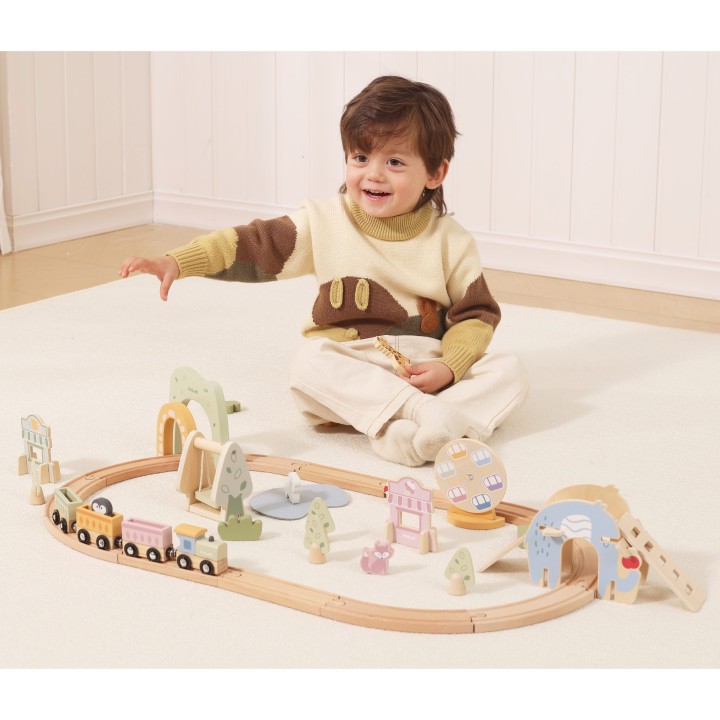 Wooden Amusement Park Train from Viga - Track 62 pcs. Gift Set