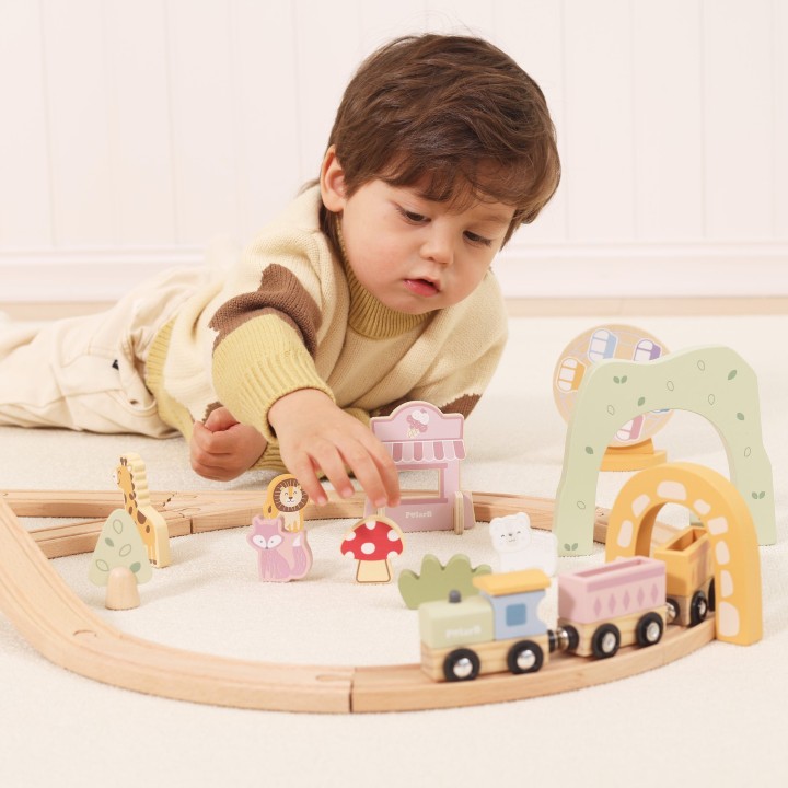 Wooden Amusement Park Train from Viga - Track 62 pcs. Gift Set
