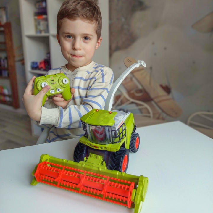 Remote Controlled Harvester with Woopie Accessories – Realistic Fun