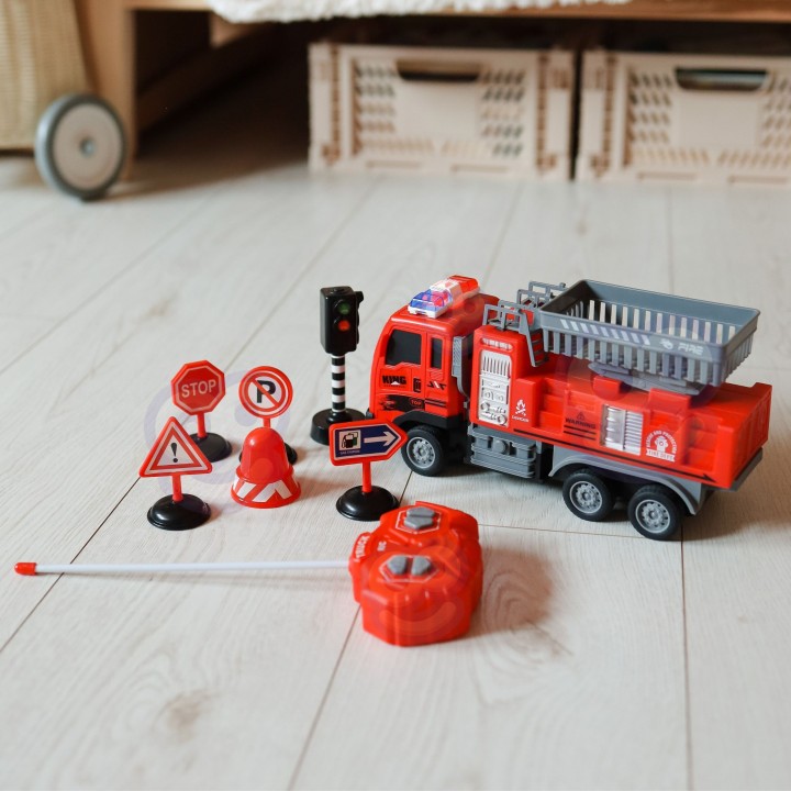 WOOPIE Remote Control Fire Truck with Lift 1:16