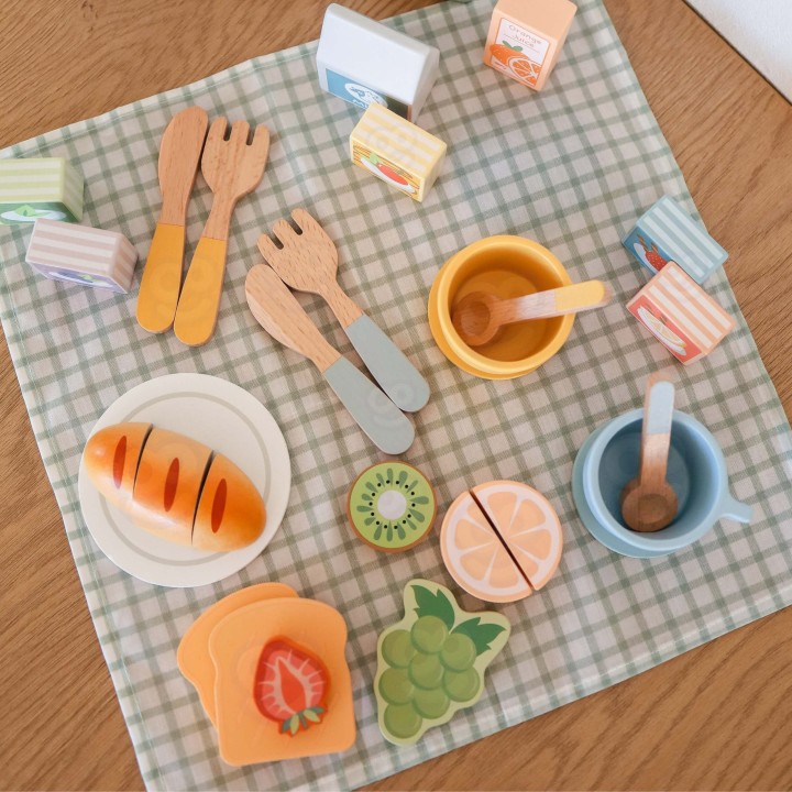 Wooden Picnic Set in a Suitcase Tooky Toy - Creative Fun and Games