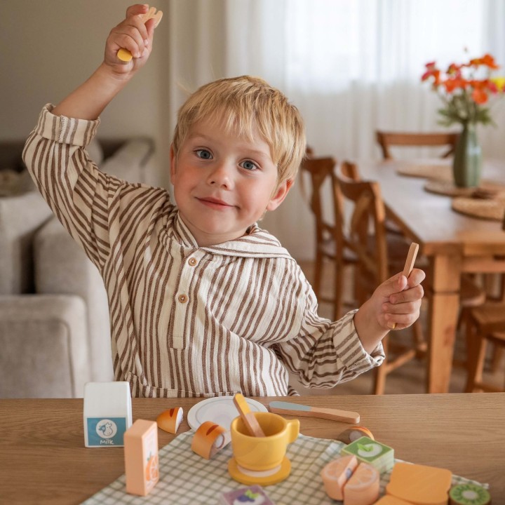 Wooden Picnic Set in a Suitcase Tooky Toy - Creative Fun and Games