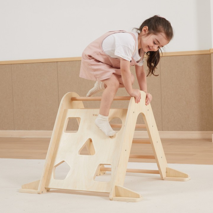 Pikler Viga Climbing Triangle – motor skills development and fun for children