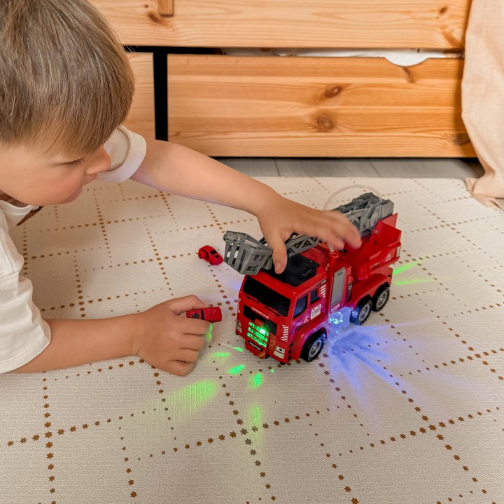 WOOPIE Fire Truck with Movable Ladder - Toy for Children