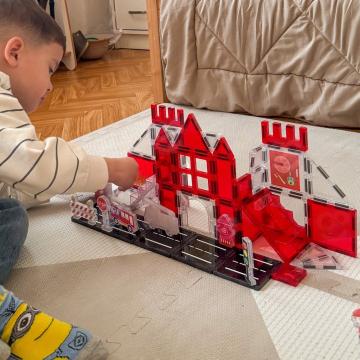 Klocki Magnetyczne Straż Pożarna 48 el. WOOPIE – Zestaw Kreatywny