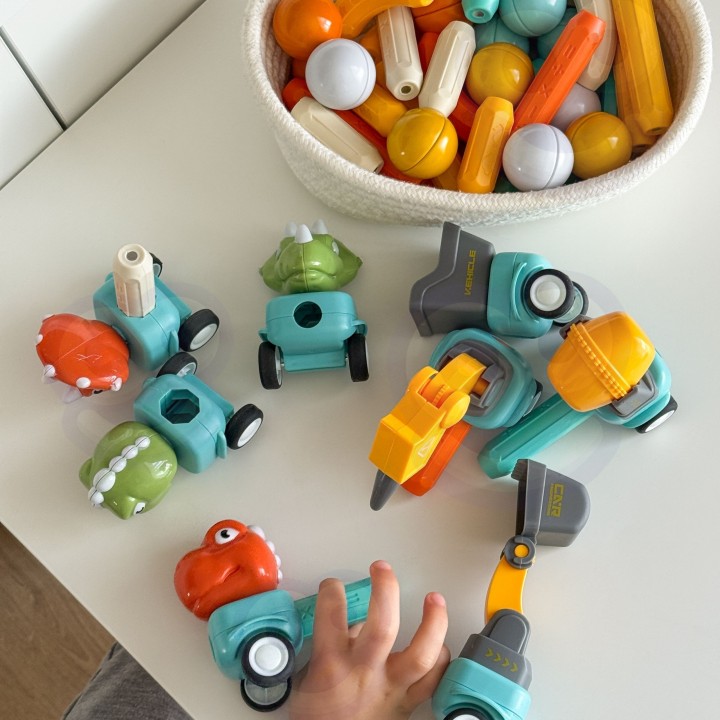 Klocki Magnetyczne Dinozaury WOOPIE 84 el. – Kreatywna zabawa!