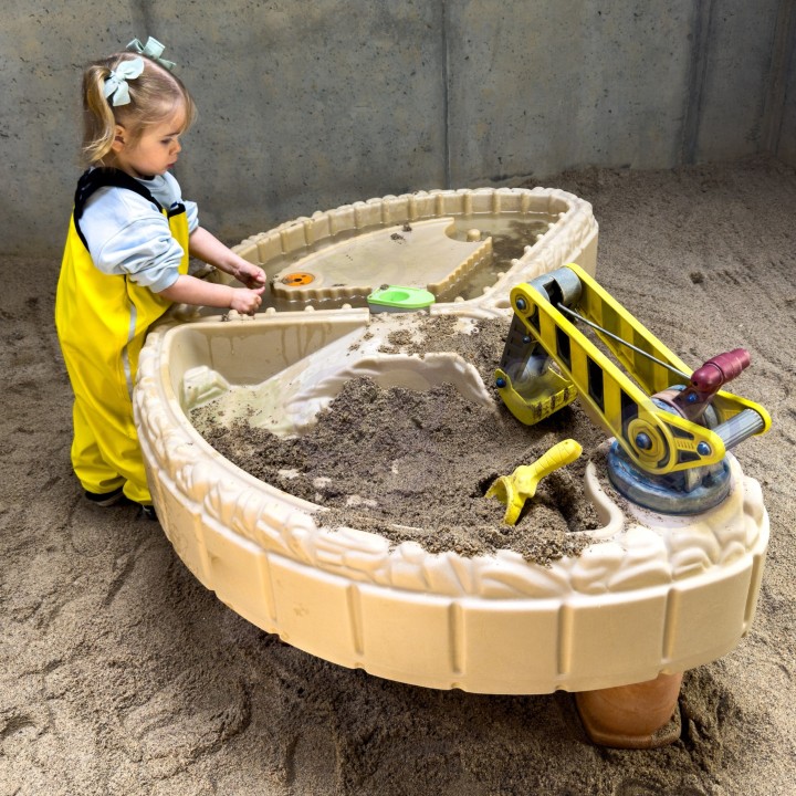 Little Tikes Sandbox Construction Site - Fun in the backyard!