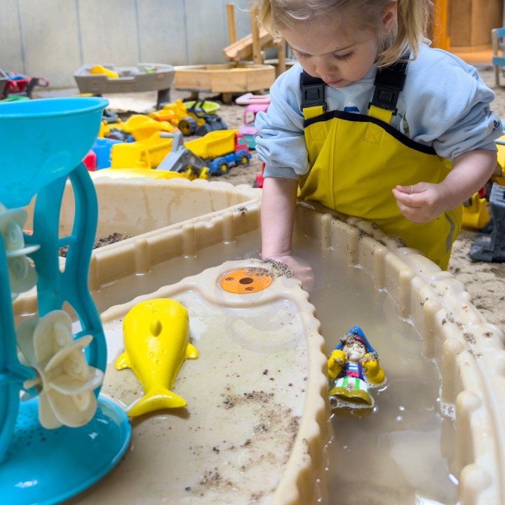 Little Tikes Sandbox Construction Site - Fun in the backyard!