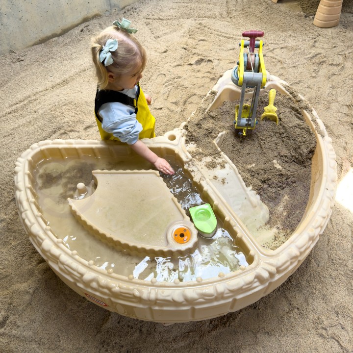 Little Tikes Sandbox Construction Site - Fun in the backyard!