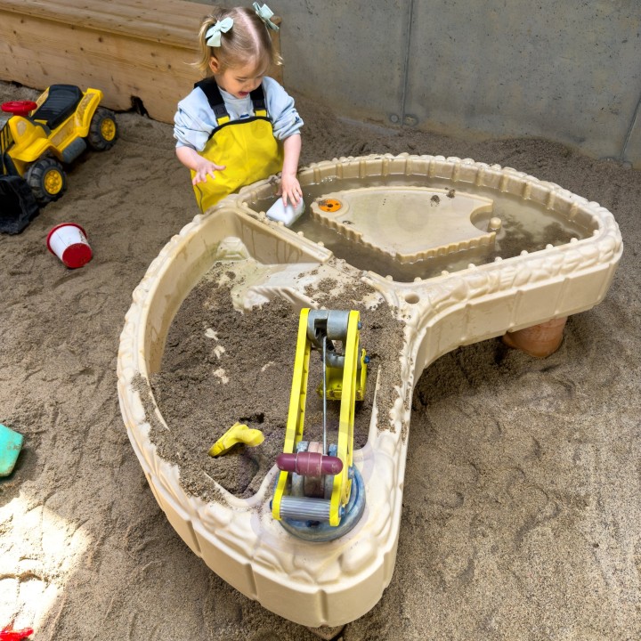 Little Tikes Sandbox Construction Site - Fun in the backyard!
