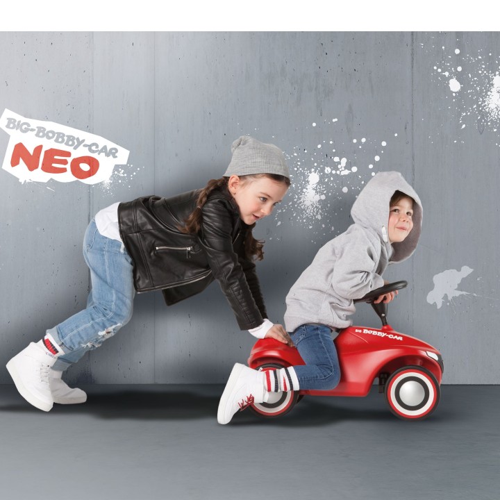 BIG Czerwony jeździk Bobby Car Neo Red - Bezpieczna zabawa dla dzieci