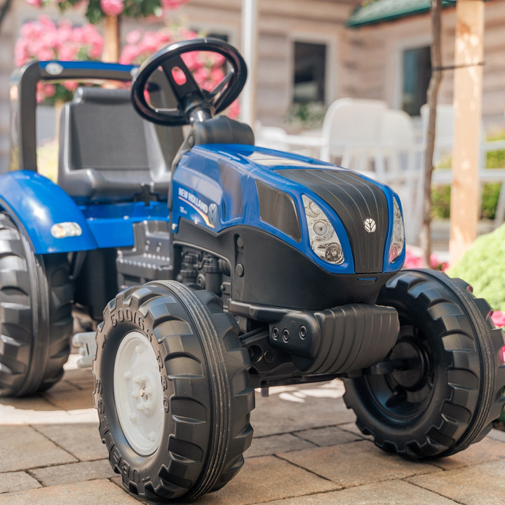 FALK New Holland T8 Pedal Tractor with Trailer 3-7 years
