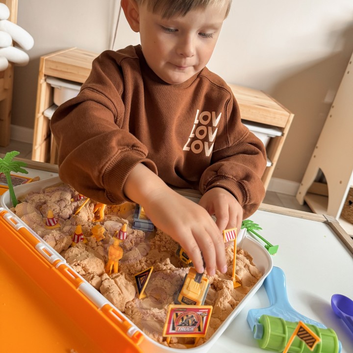 Kinetic Sand Construction Site in a Vehicle Suitcase 1kg - WOOPIE