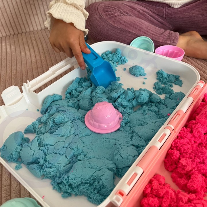 Kinetic Sand Ice Cream in a Suitcase 1kg Mold Set - WOOPIE