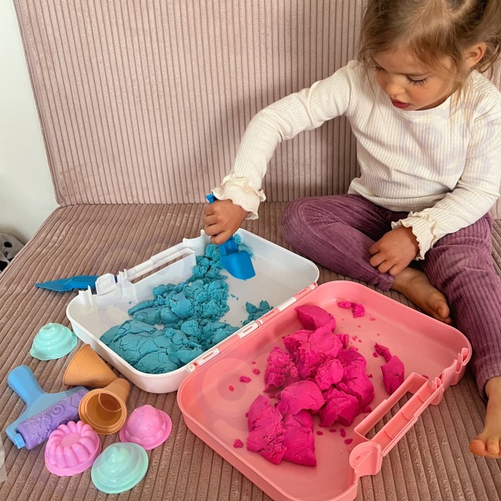 Kinetic Sand Ice Cream in a Suitcase 1kg Mold Set - WOOPIE