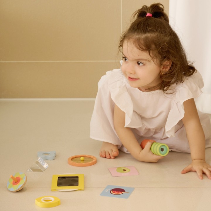 CLASSIC WORLD Optical Experiments 16-piece Sensory Set
