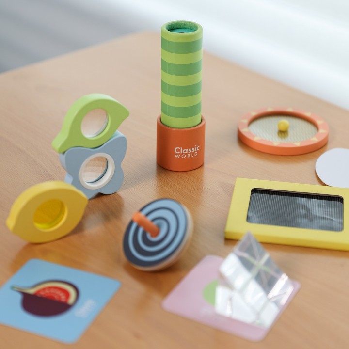 CLASSIC WORLD Optical Experiments 16-piece Sensory Set