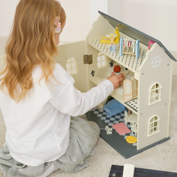 Wooden Vintage Dollhouse CLASSIC WORLD - Classic in Design
