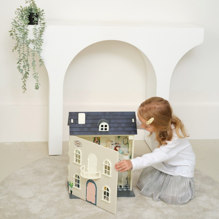 Wooden Vintage Dollhouse CLASSIC WORLD - Classic in Design