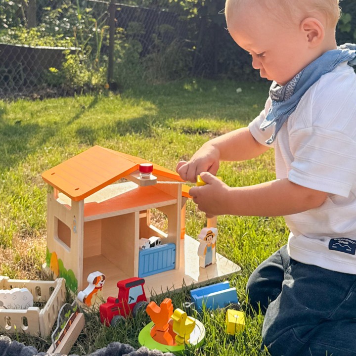 VIGA Wooden Farm with Garden and Tractor - 21 pcs.