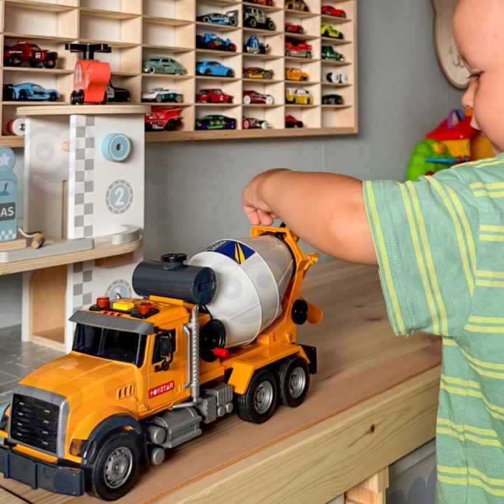 Woopie concrete mixer with sound and light – a toy for a little builder