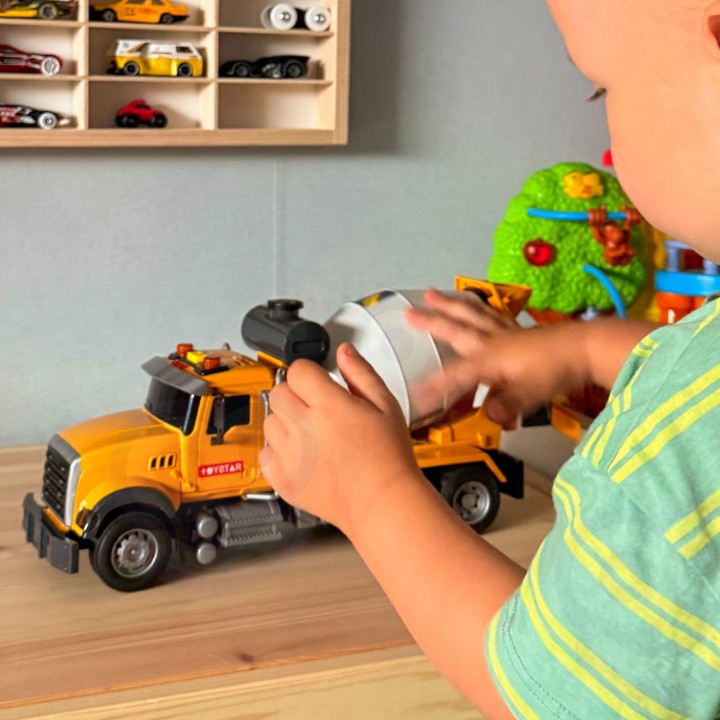 Woopie concrete mixer with sound and light – a toy for a little builder