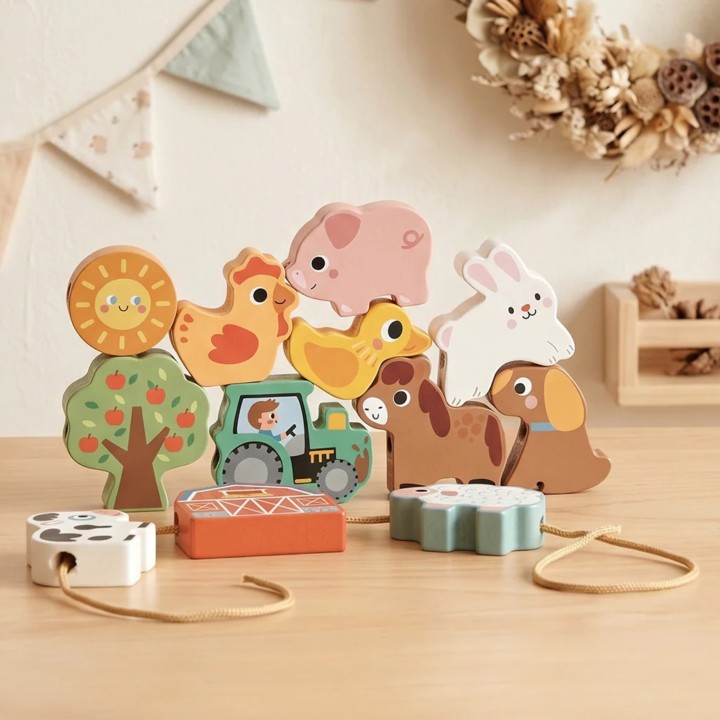 Woopie Green Farm Wooden Threader - 13 pieces
