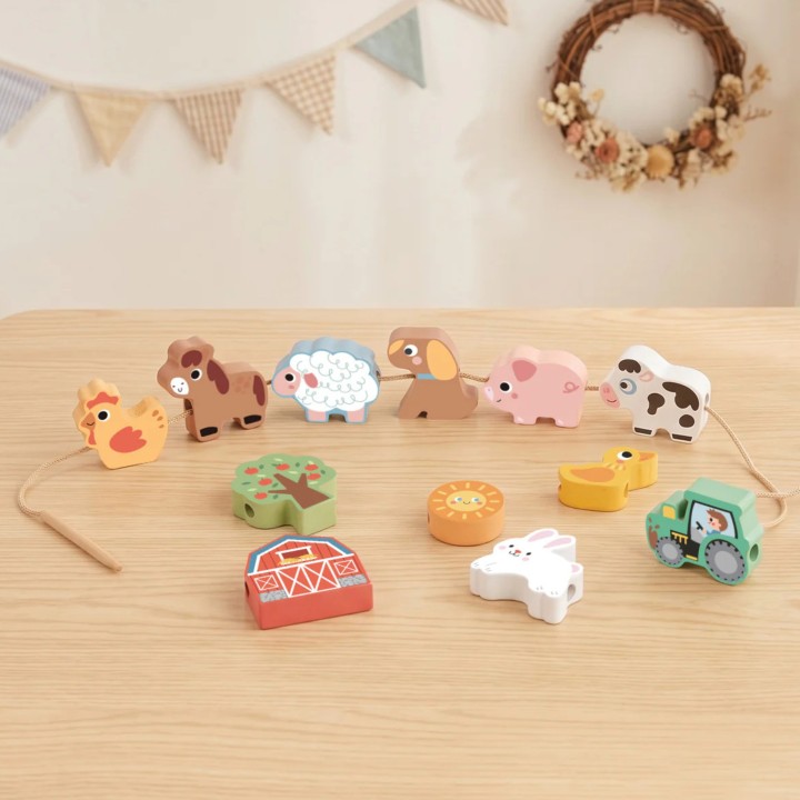 Woopie Green Farm Wooden Threader - 13 pieces
