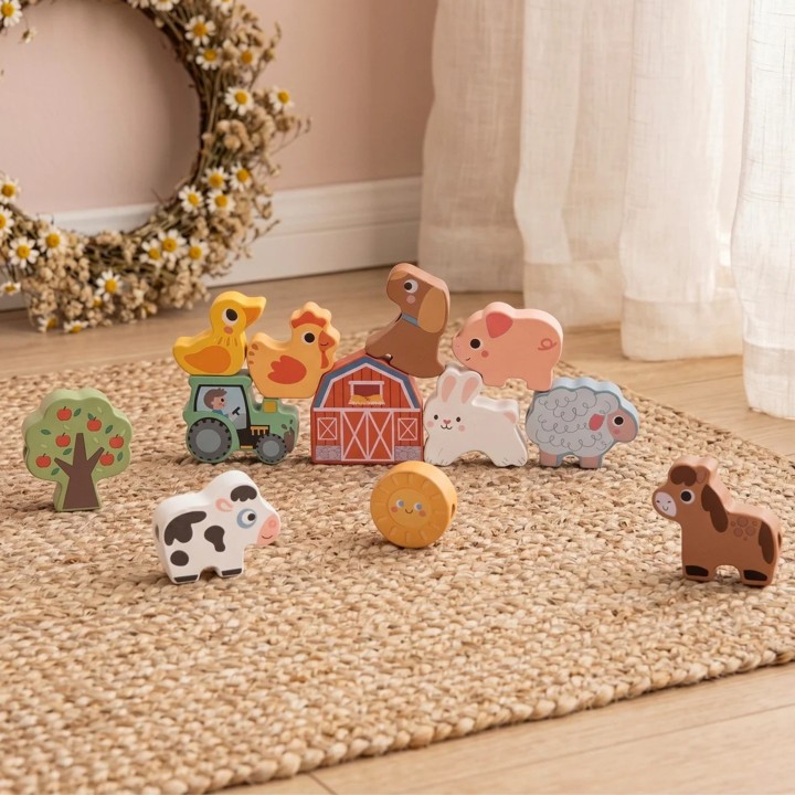 Woopie Green Farm Wooden Threader - 13 pieces