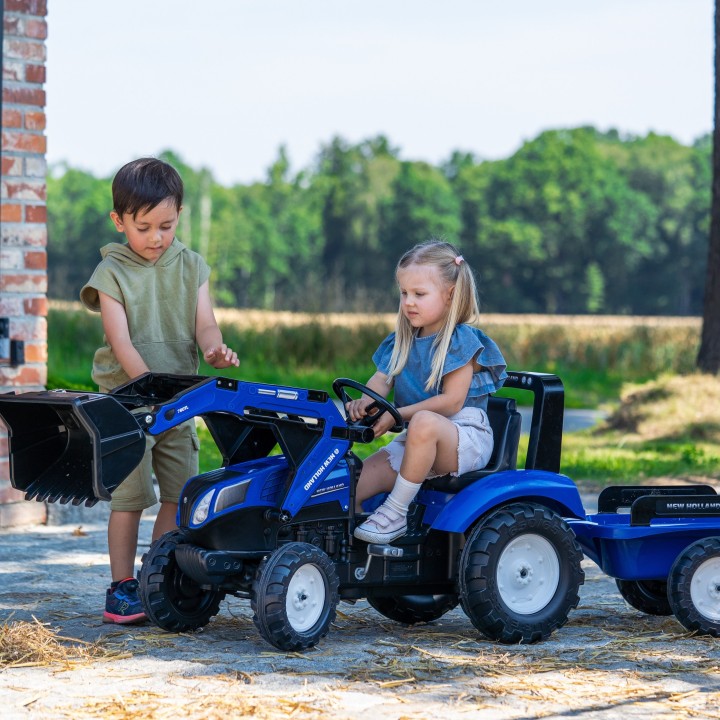 FALK New Holland T8 Tractor with Bucket and Trailer 3-7 years old