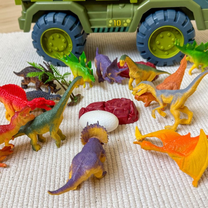 Ciężarówka‑Dinozaur T‑Rex z figurkami – transporter dinozaurów Woopie