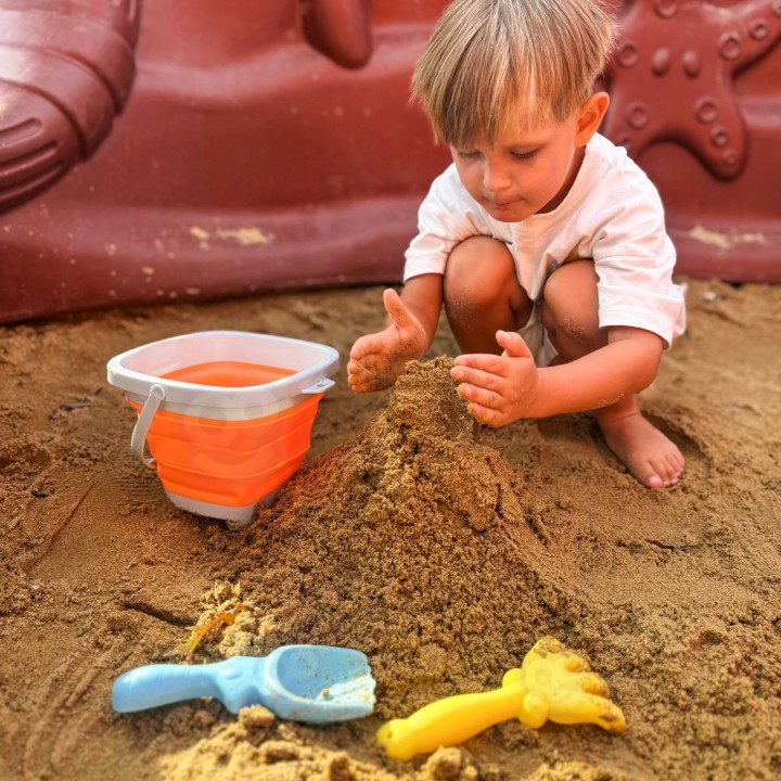 WOOPIE Folding Bucket with Rake and Shovel Set Orange