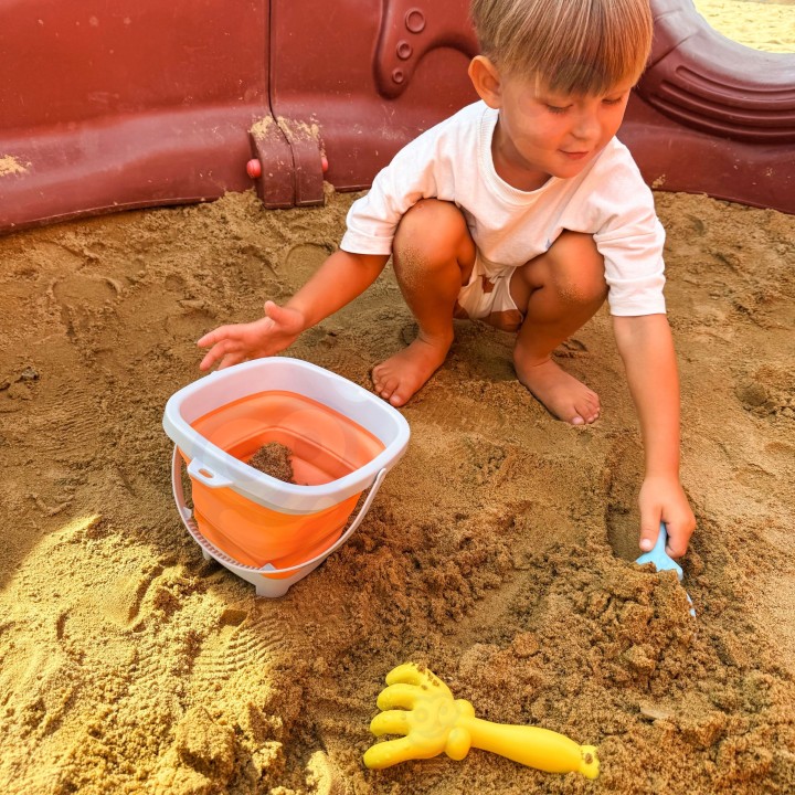 WOOPIE Folding Bucket with Rake and Shovel Set Orange
